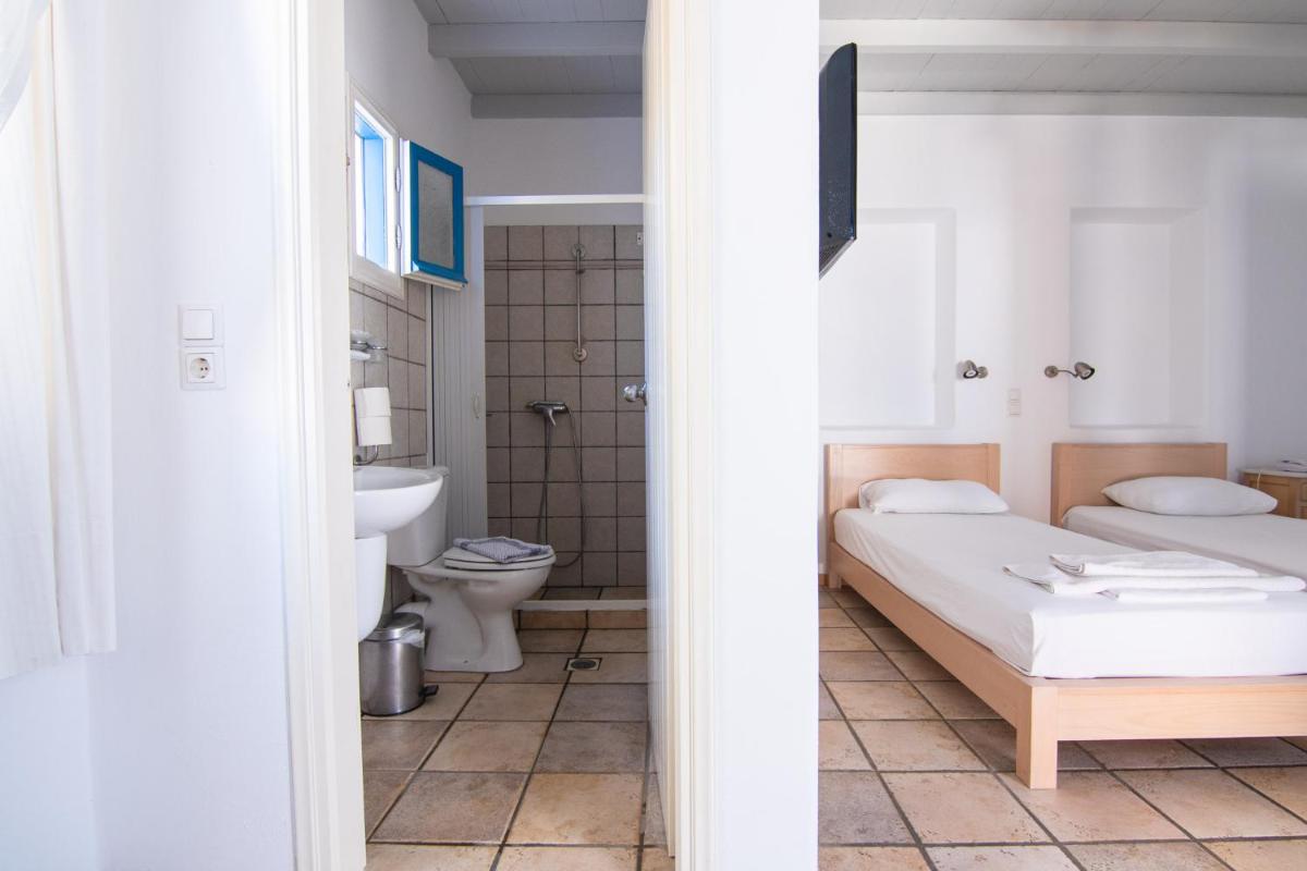 Far Out Village Hotel - Housity