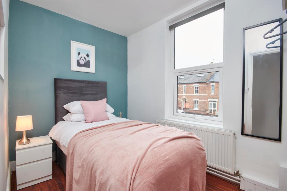 The Beautiful Leamington Spa House - Sleeps 8 - Housity