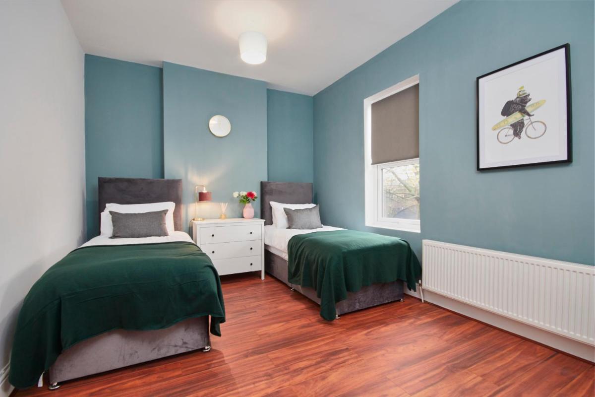 The Beautiful Leamington Spa House - Sleeps 8 - Housity