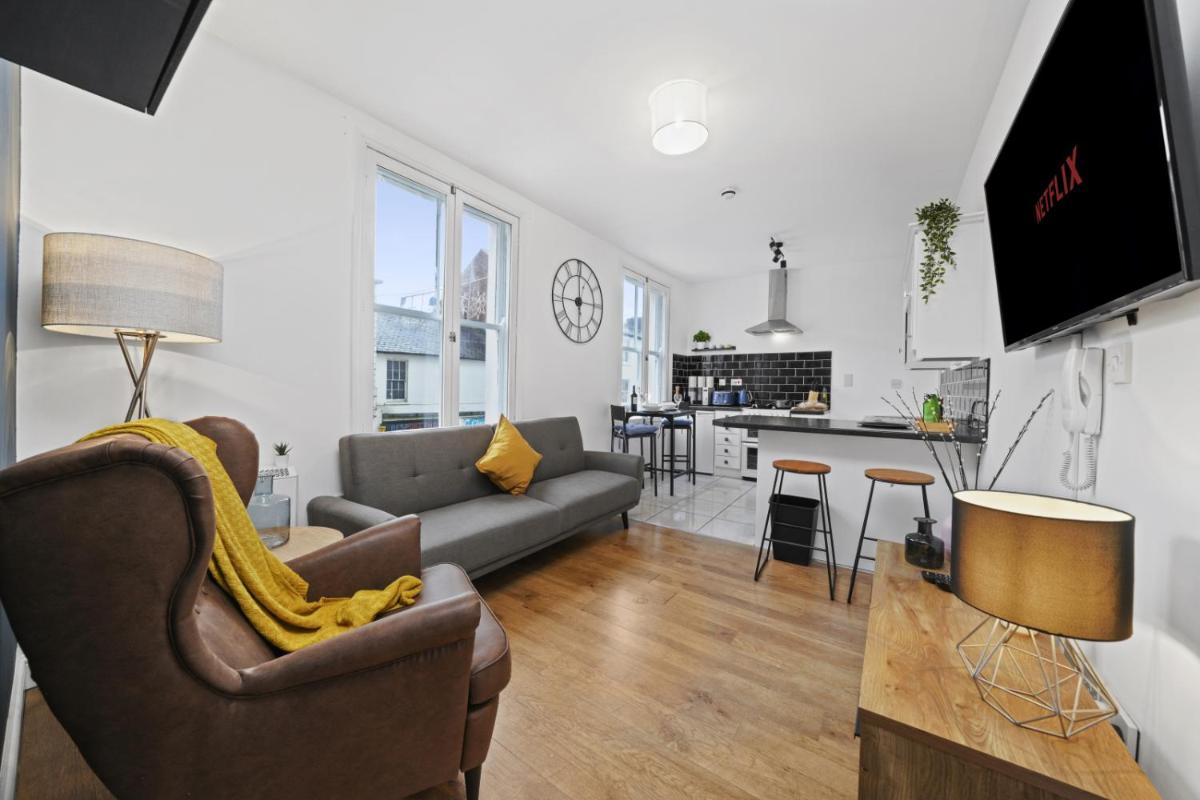 Central Gem of Leamington Spa - Sleeps 5 - Housity