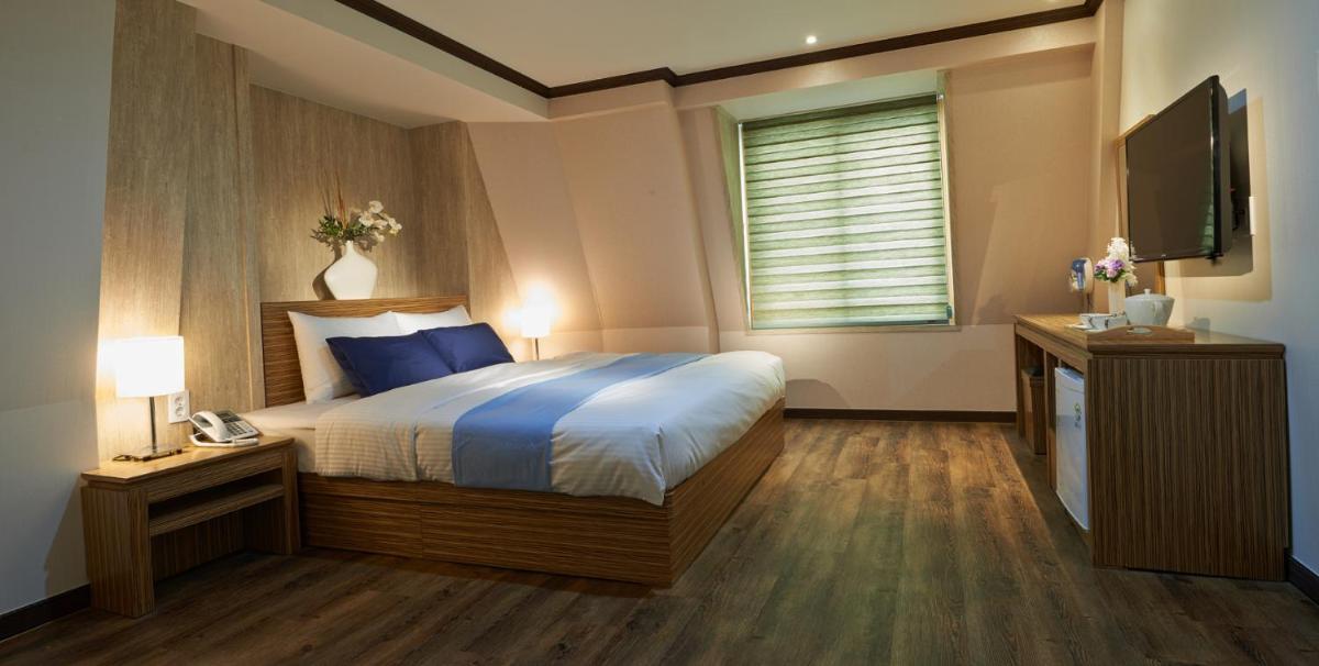 Hotel Four Seasons - Housity