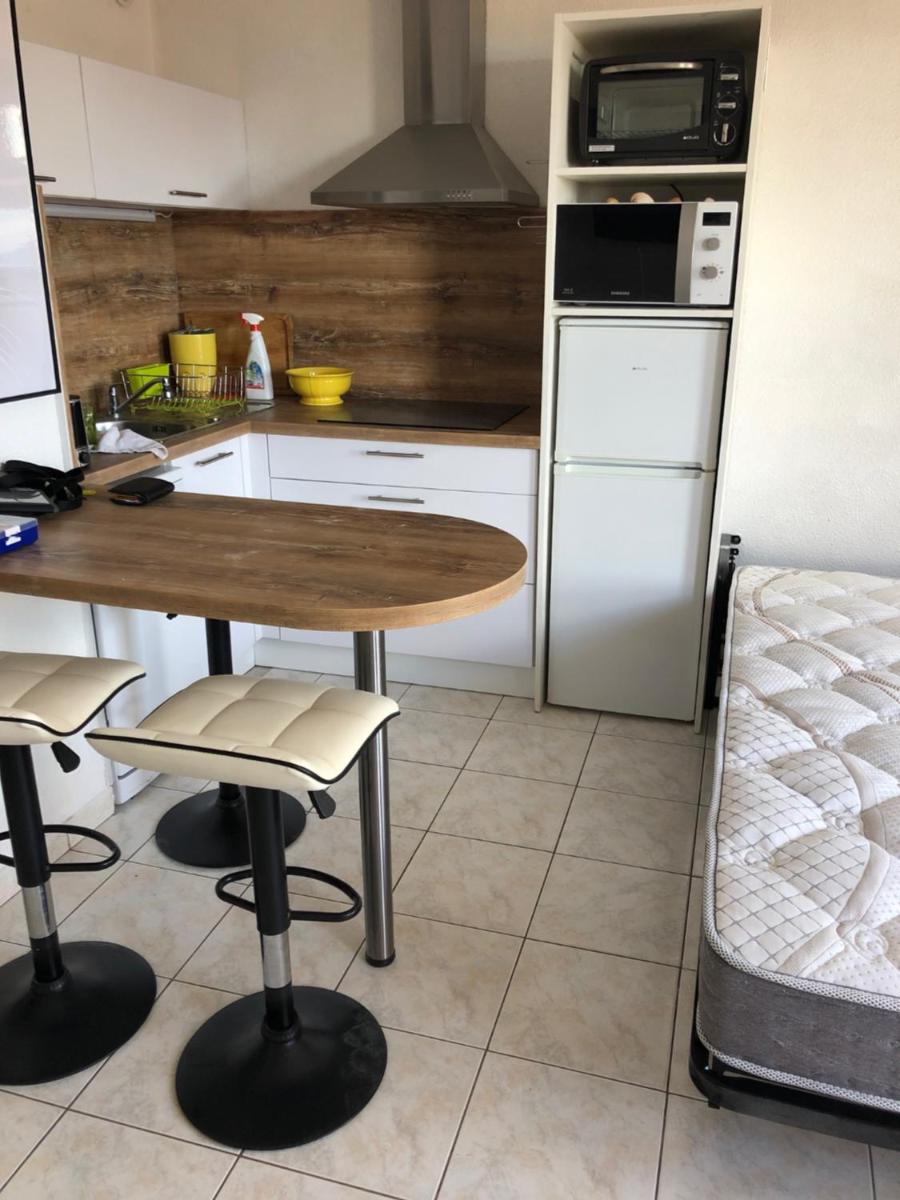 Studio cabine Toi et Moi à 30 m de la plage de Valras centre - Housity