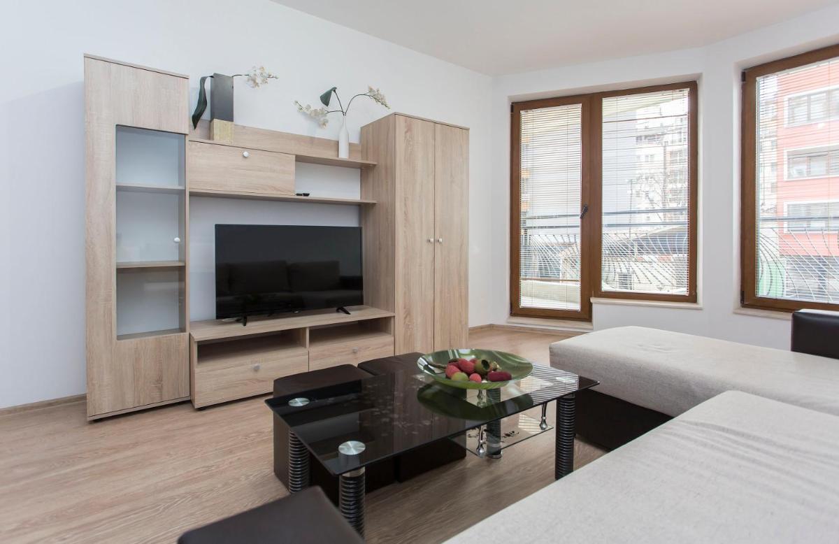 Modern and Bright Apartments near Center - FREE PARKING - Housity