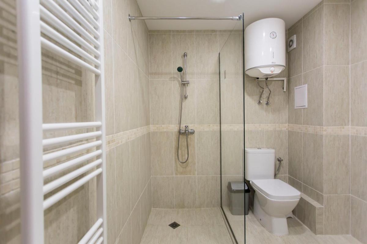 Modern and Bright Apartments near Center - FREE PARKING - Housity