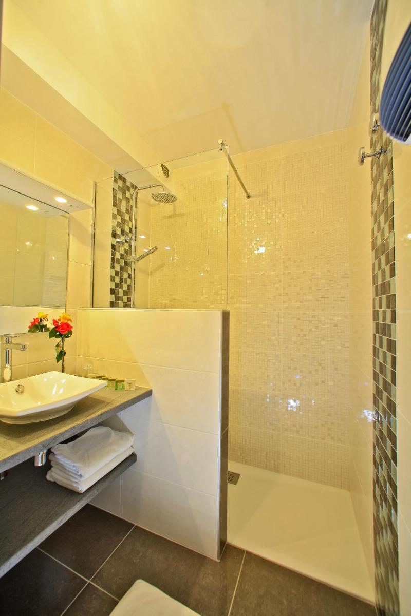 Salle de bains dans l'établissement Hotel Restaurant Laborderie