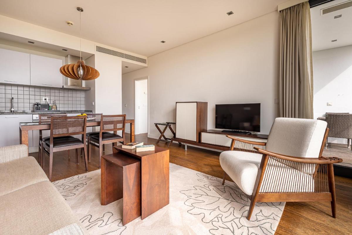 Uma televisão e/ou sistema de entretenimento em Monchique Resort & Spa