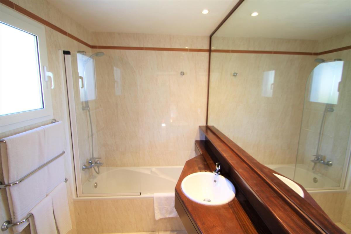 Un baño de Apartaments Talayot