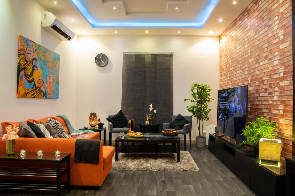 Relax & Enjoy Time w/ Mahrous Houses 2BR/3BA/Office/Kitchen /Living/Dining & Dressing Rooms - Hizvo