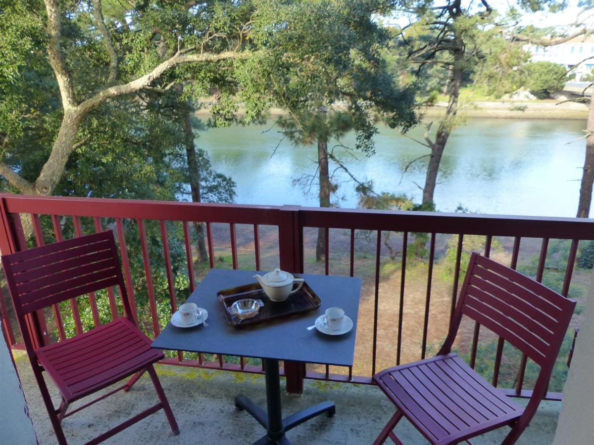 Appartement Pour 4 Personnes Avec Vue Sur Le Canal Du Lac Marin- Residence Du Lac - Housity
