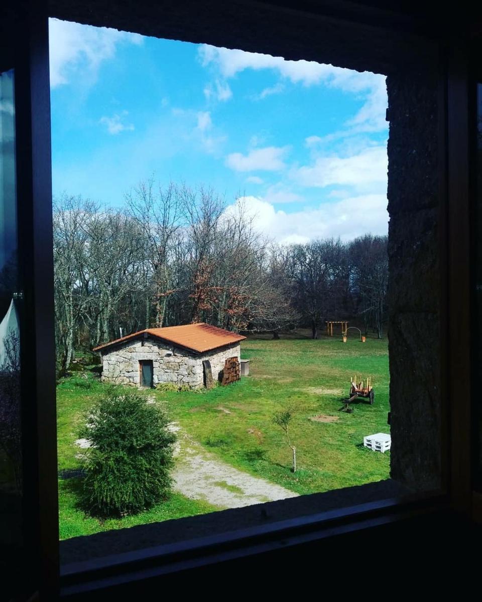 Cabaña romántica de piedra con chimenea - Housity