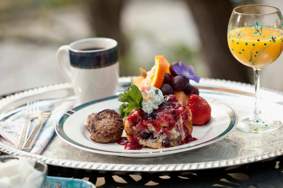 Cliff Cottage Inn - Housity