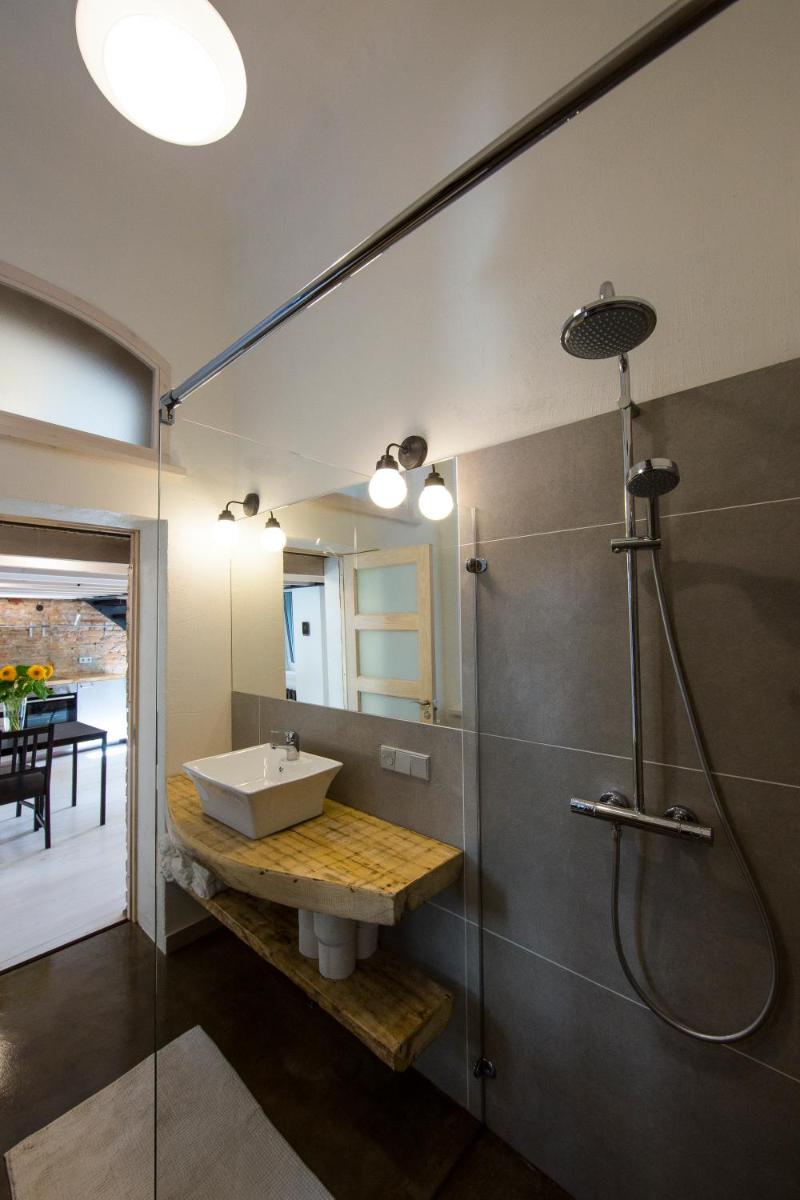 Stylish Studio Apartment in the Heart of Riga - Housity