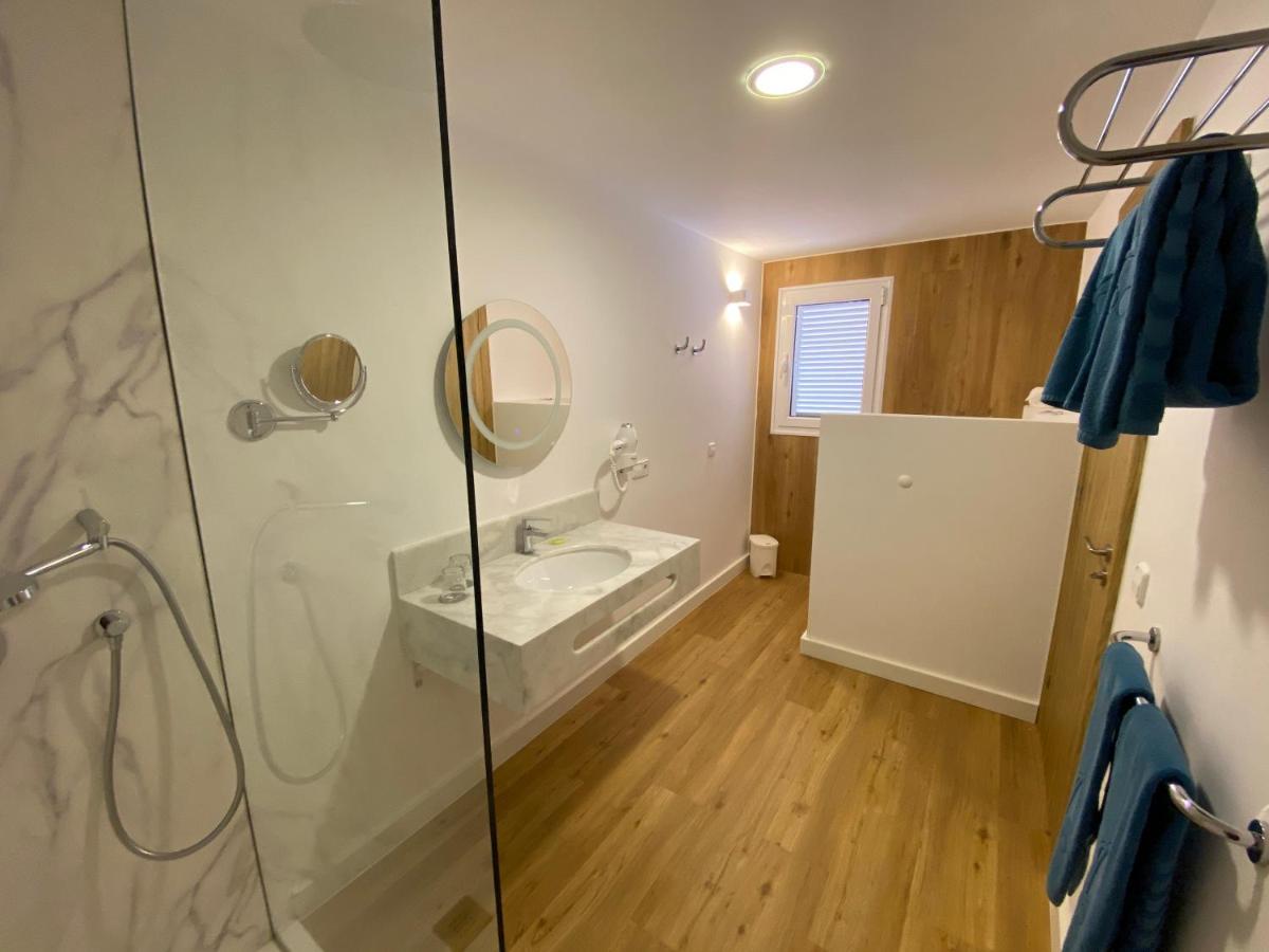Un baño de Hotel Esmeralda Maris by LIVVO