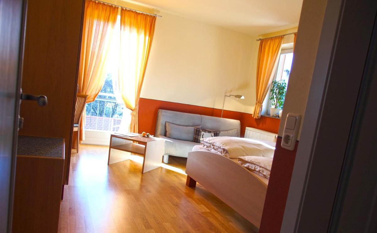 Rotes Ross Marktbergel - Housity