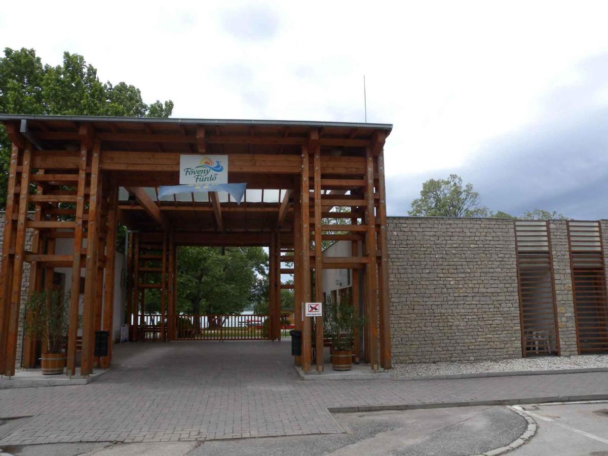 Holiday home Balatonfűzfo/Balaton 27729 - Housity