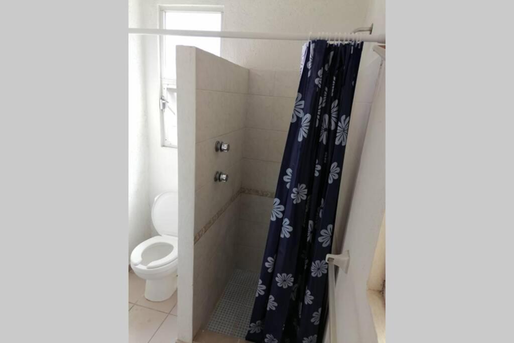 Bonita casa amueblada para 12 personas a 3 Kms del centro Cuernavaca - Housity