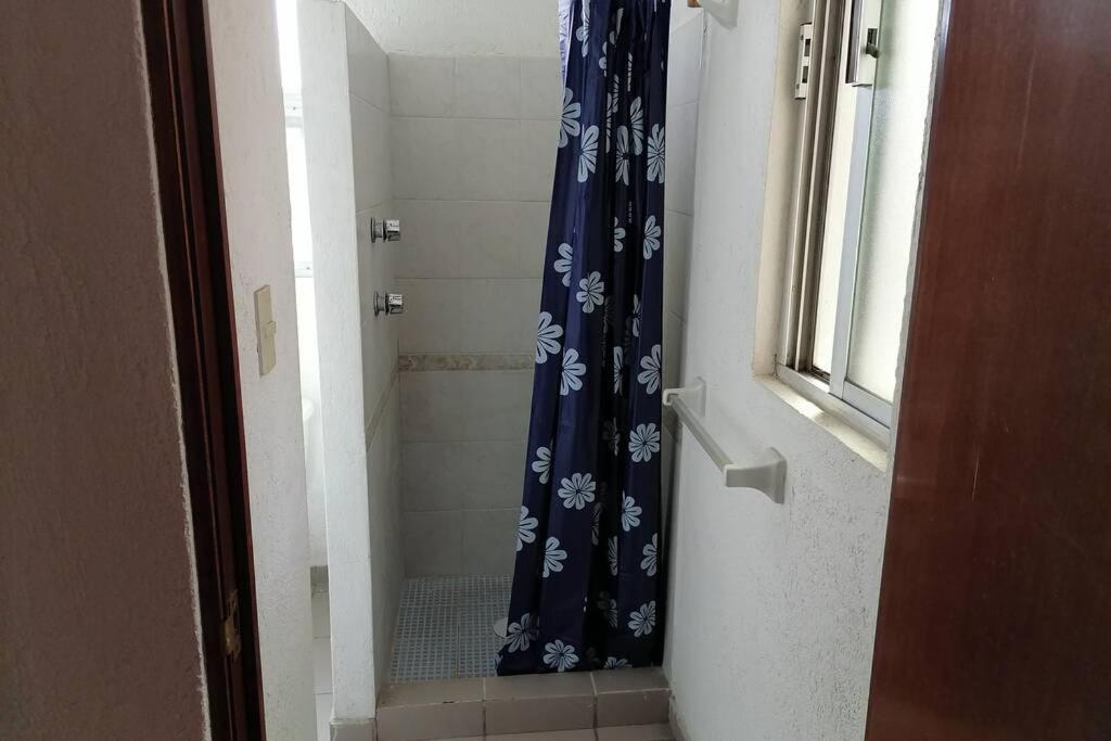 Bonita casa amueblada para 12 personas a 3 Kms del centro Cuernavaca - Housity