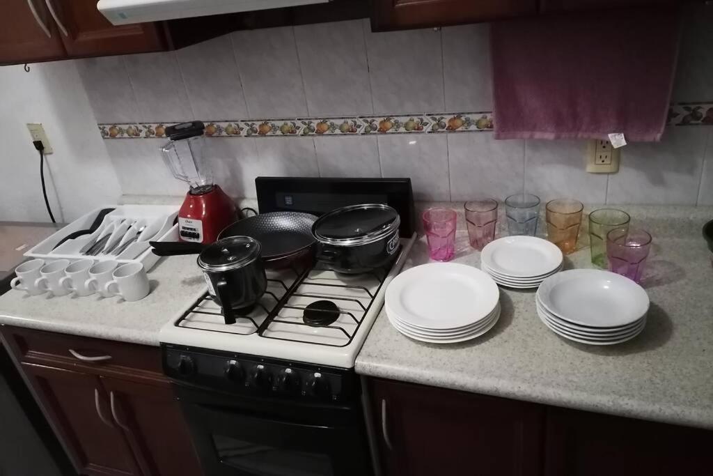 Bonita casa amueblada para 12 personas a 3 Kms del centro Cuernavaca - Housity