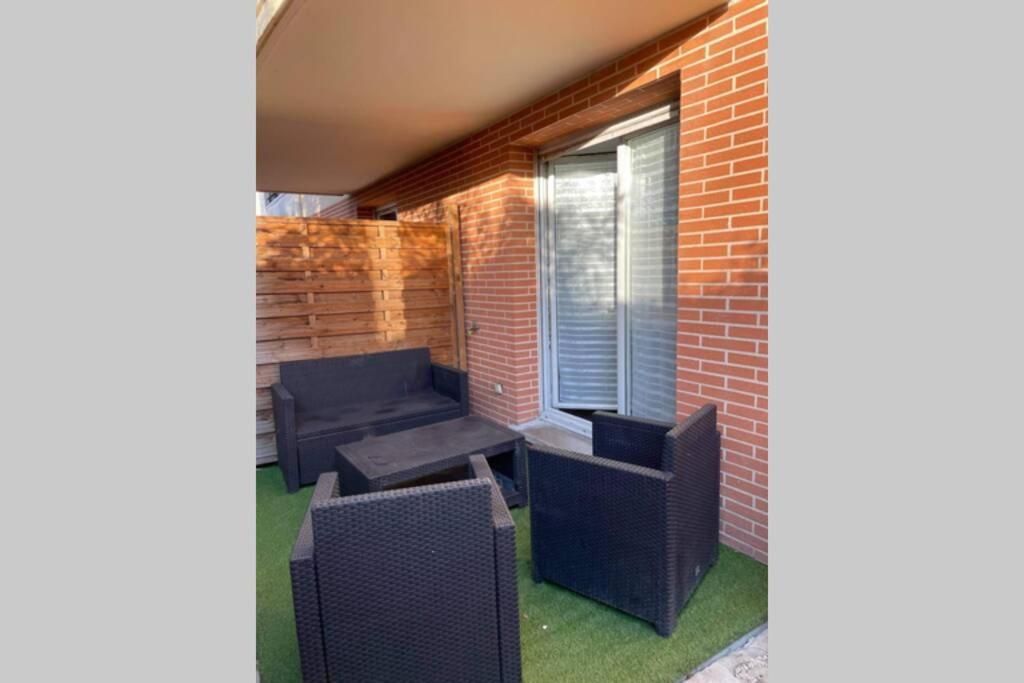 Suitetrails - Joli T2, jacuzzi, jardin et parking privés, métro