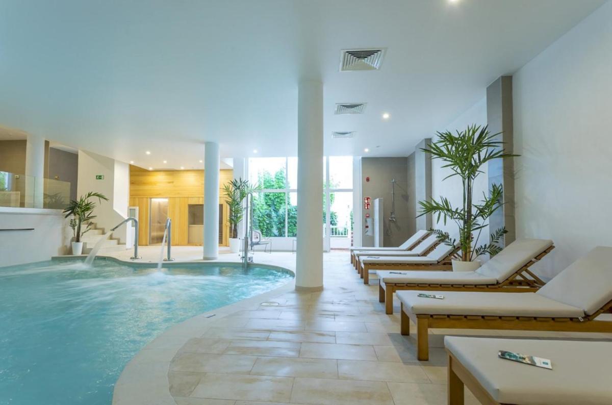 Piscina en o cerca de Parque Nereida Suites Hotel