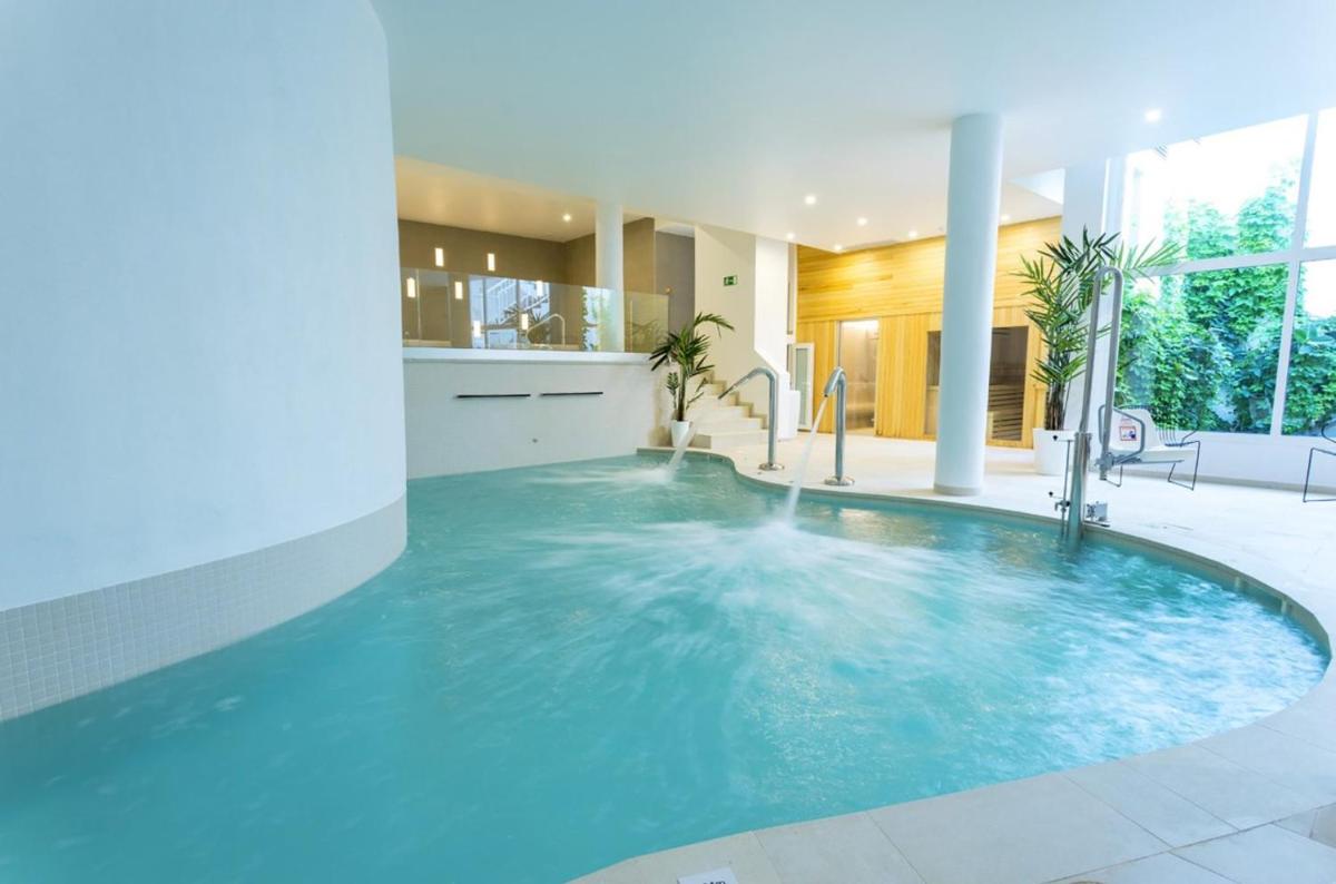 Piscina en o cerca de Parque Nereida Suites Hotel