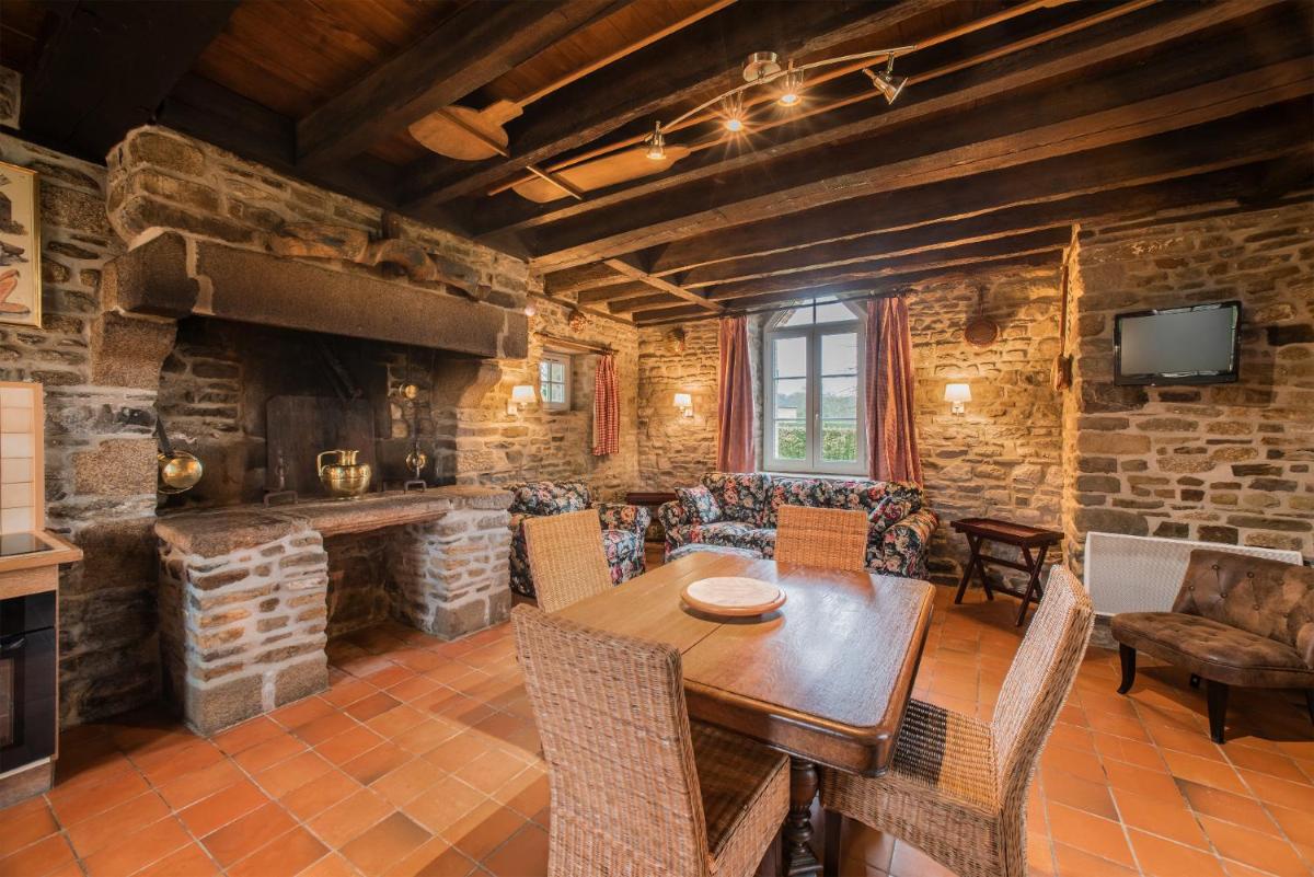 Holiday Home Château de Boucéel Mont Saint Michel - Housity