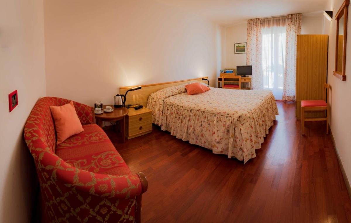 Hotel Zeni - Housity