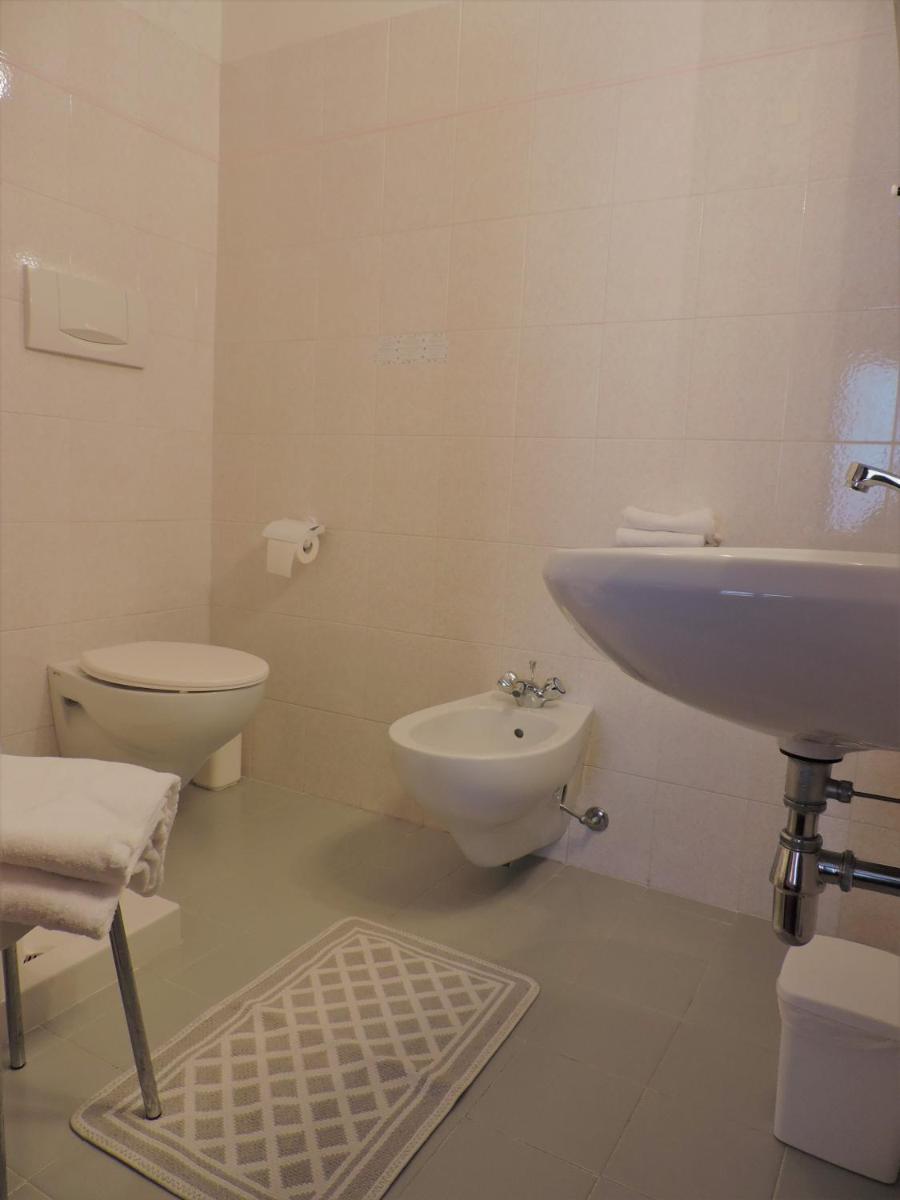 Hotel Zeni - Housity