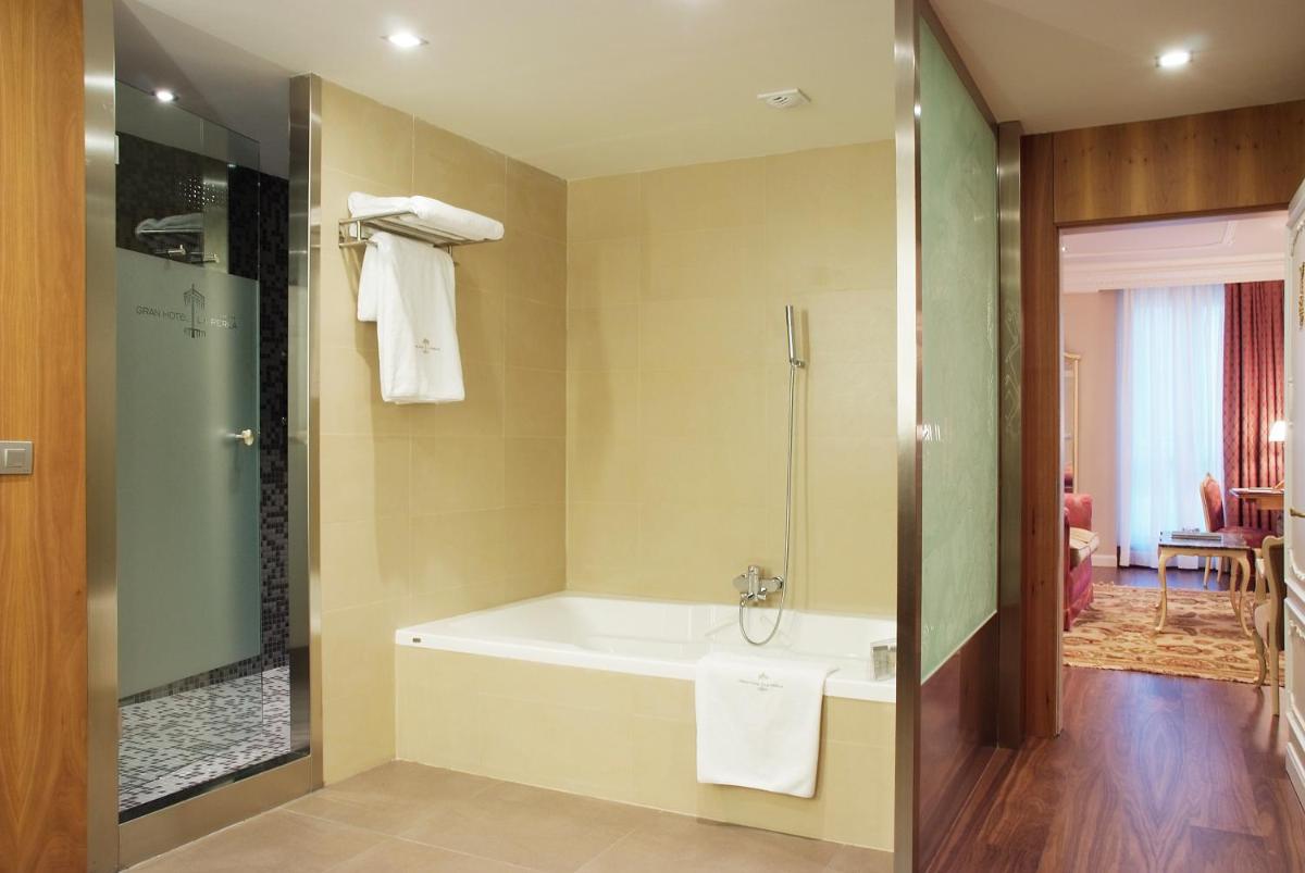 Un baño de Gran Hotel La Perla