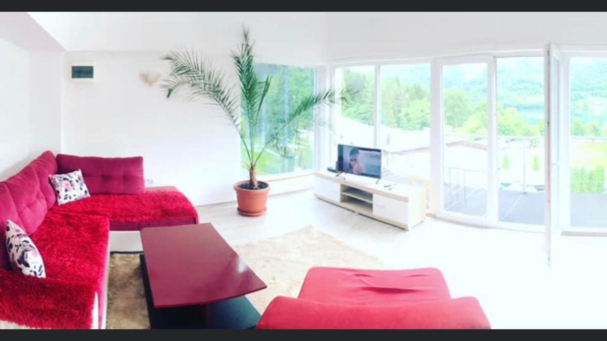 Royal Town Luxury with Panoramic View Wake up to breathtaking lake views and pure tranquility - Hizvo