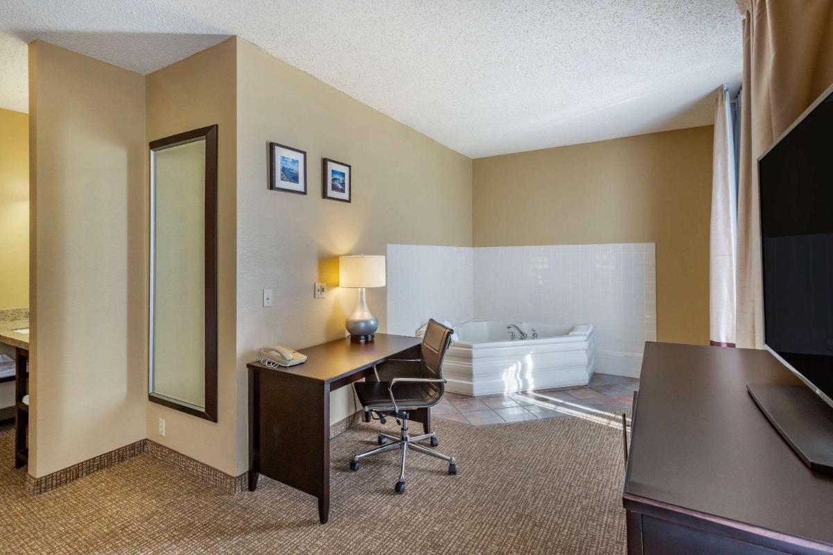 Comfort Inn Evanston I-80 - Housity