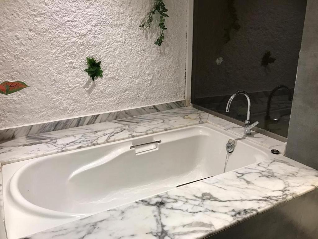 Red Thread Vagator - Housity