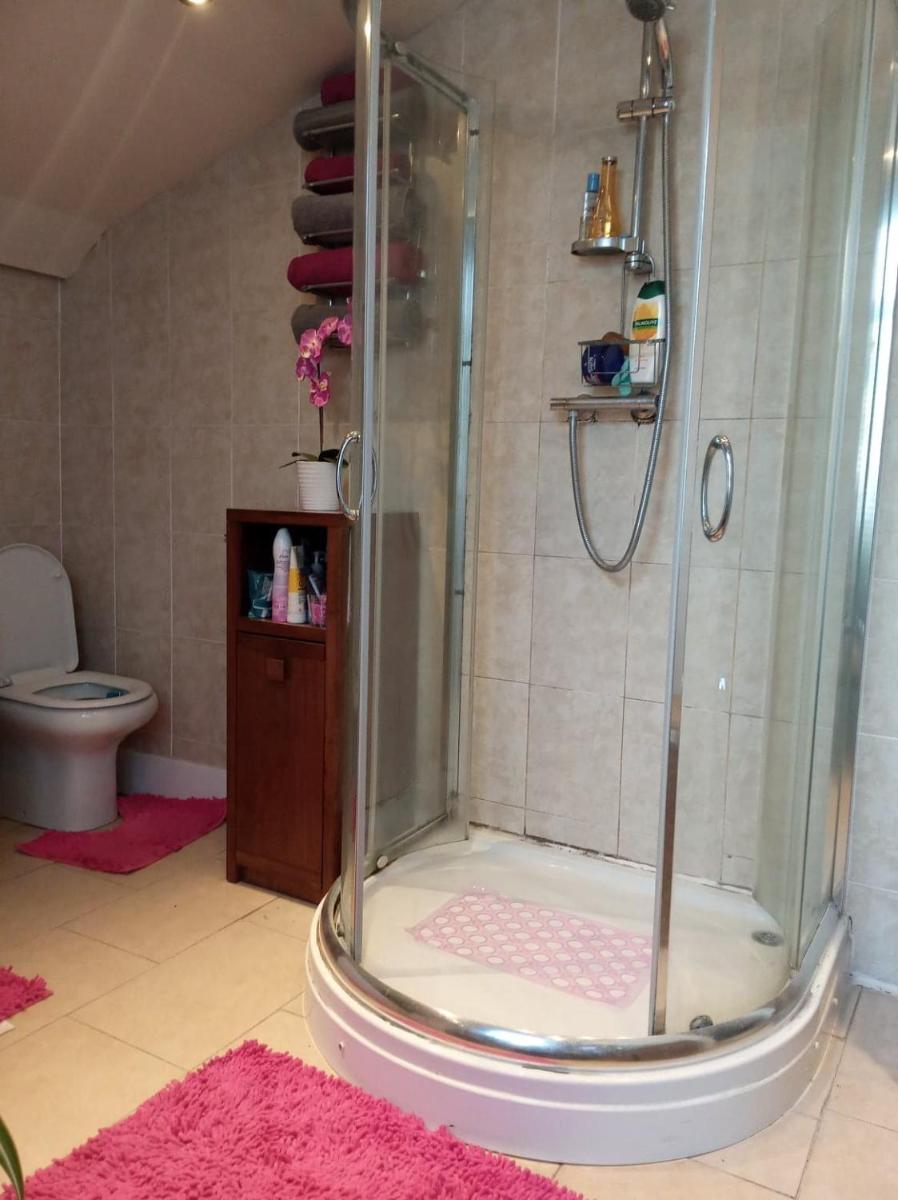 Sunny double room close to city centre - Housity