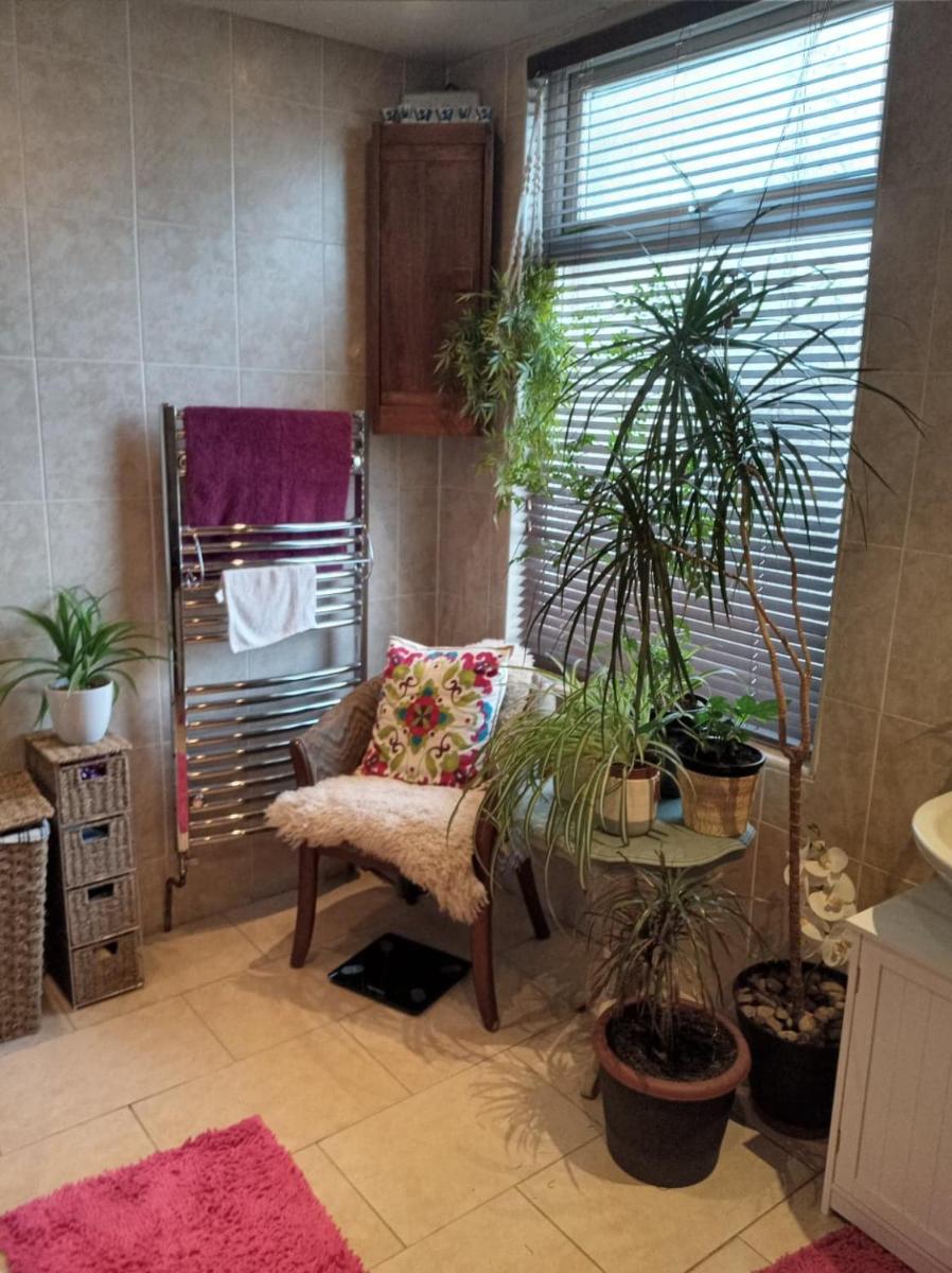 Sunny double room close to city centre - Housity