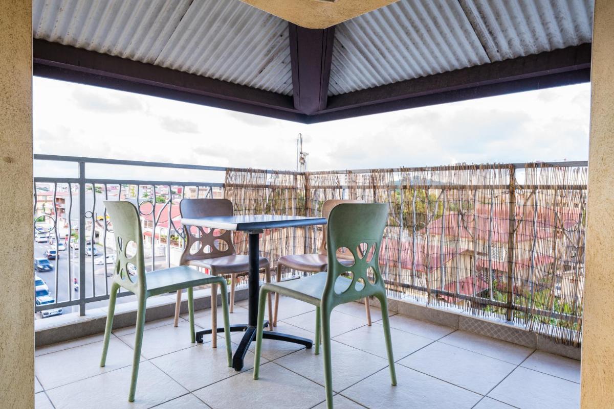 NANA - A 44 - Vue Panoramique-Appartement Cosy et Lumineux- Cuisine équipée- - Centre Ville-WIFI-CLIM- NETFLIX - Parking public gratuit-Garage privé payant - Housity