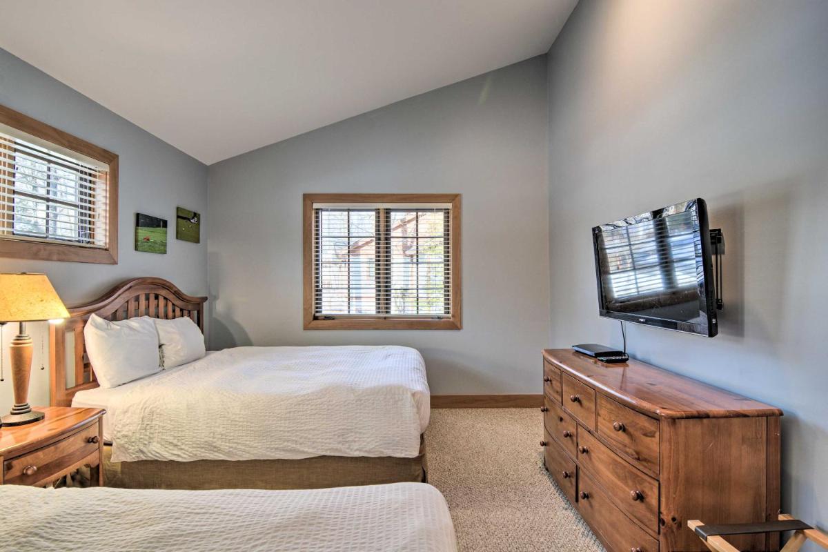 Cozy Boyne Falls Home - Walk to Slopes and Fairways! - Housity