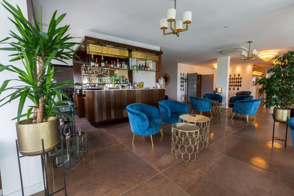 Coin salon dans l'établissement Le Diana Hôtel & Spa