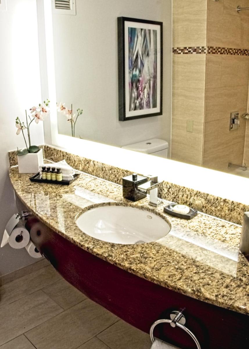 Pullman Miami Airport - Housity