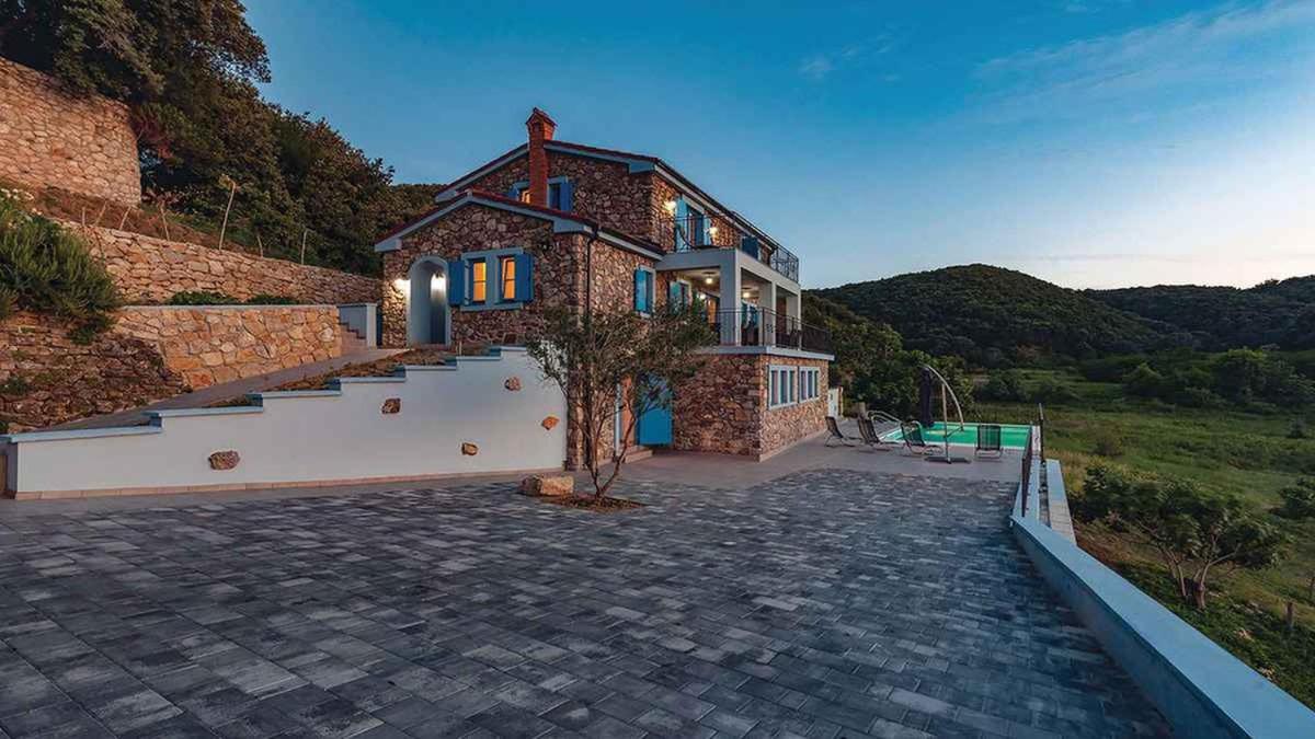 Holiday home in Supetarska Draga 33081 - Housity