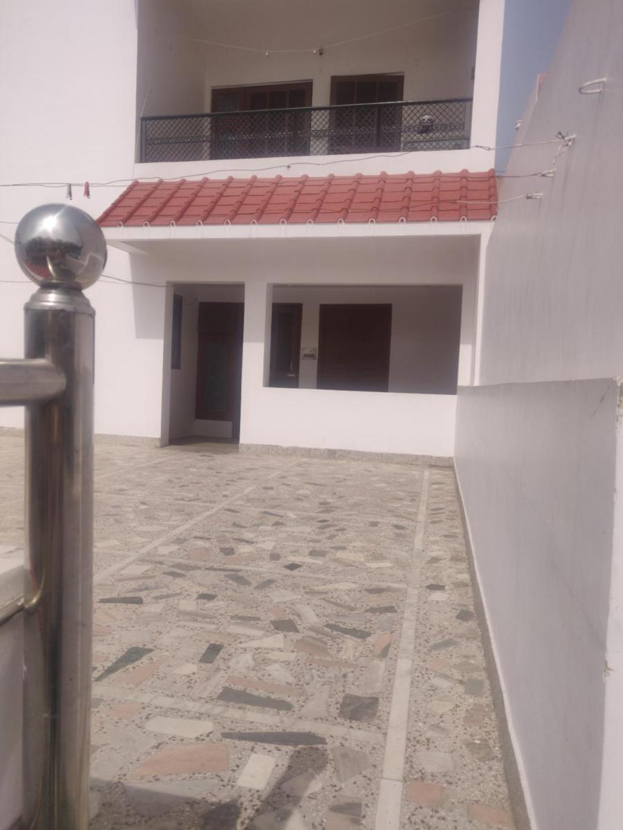 1st Floor, House No C156, Sector E Aliganj, - Housity