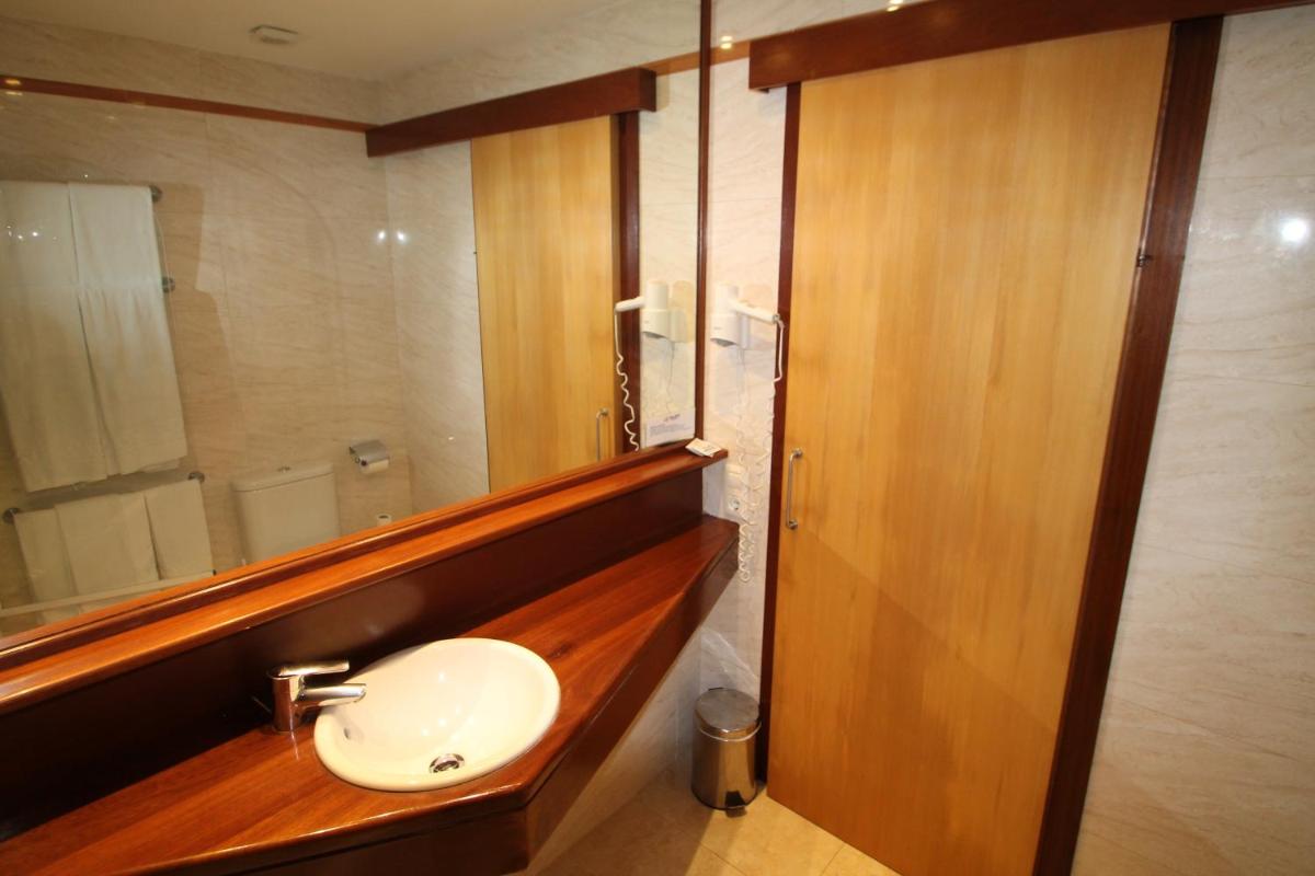 Un baño de Apartaments Talayot