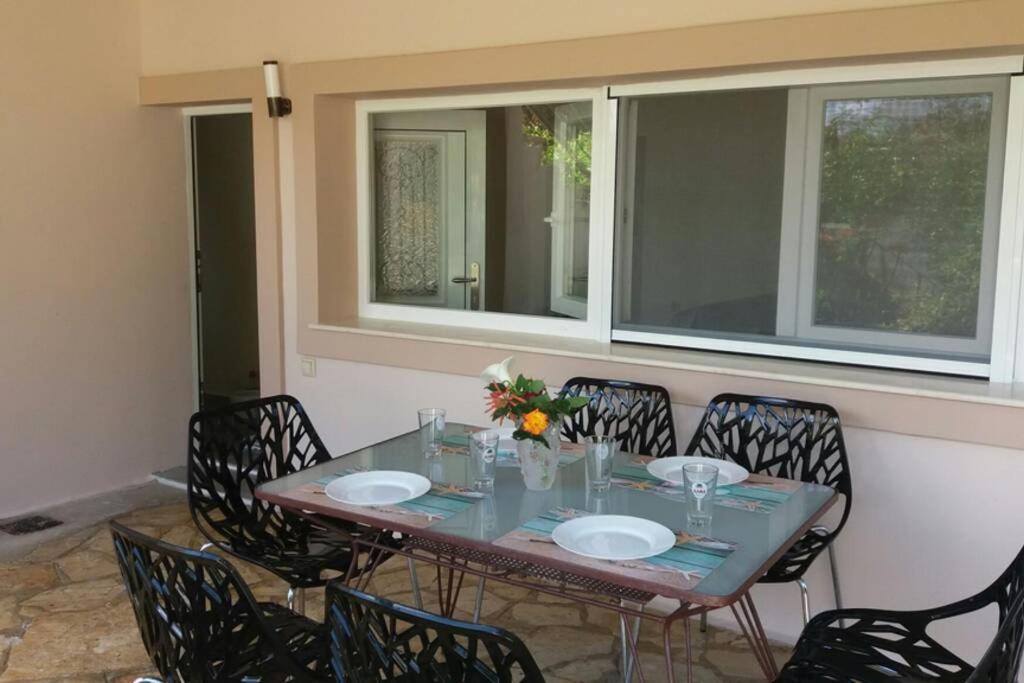 Nafsika House Benitses - Housity