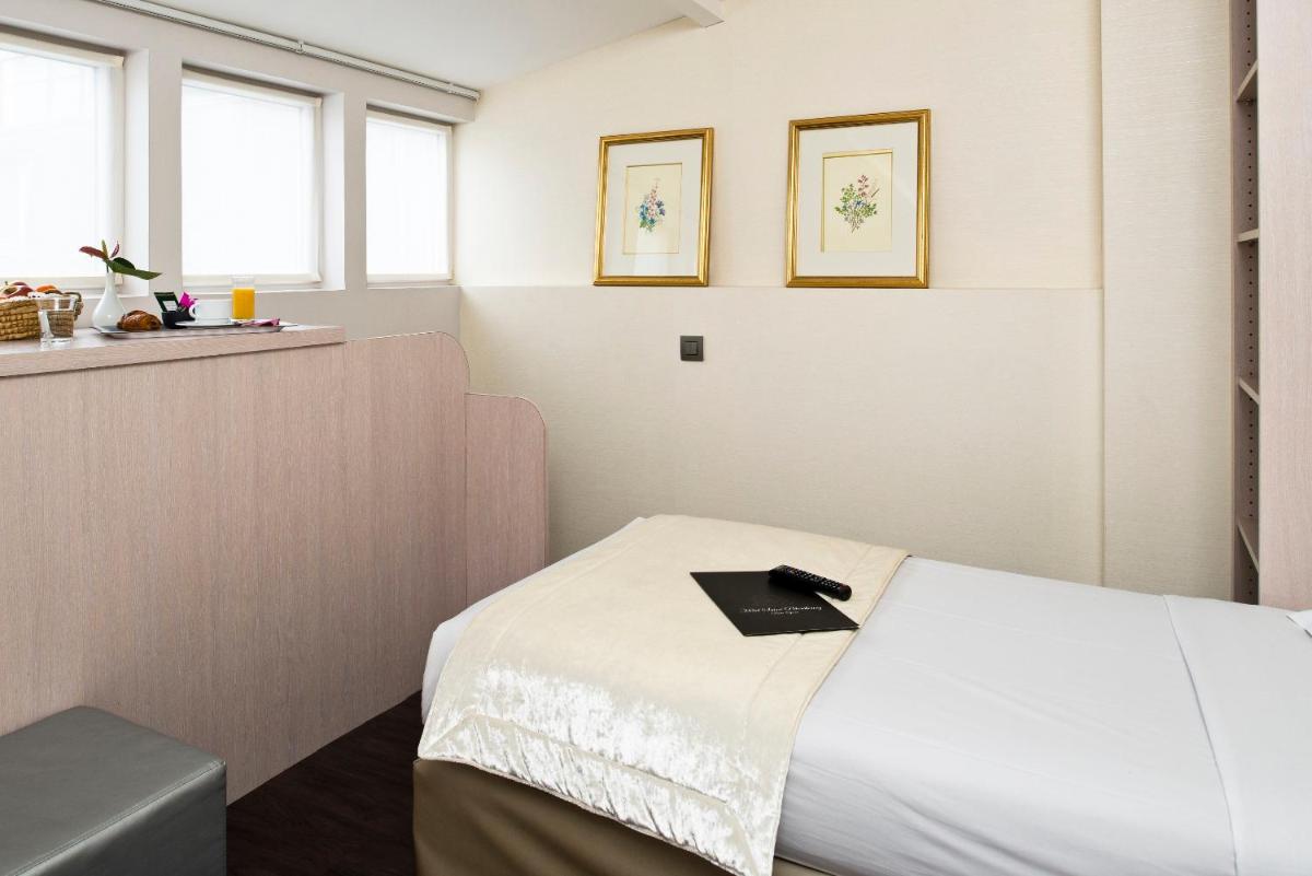 Un ou plusieurs lits dans un hébergement de l'établissement Hôtel Saint-Pétersbourg Opéra & Spa