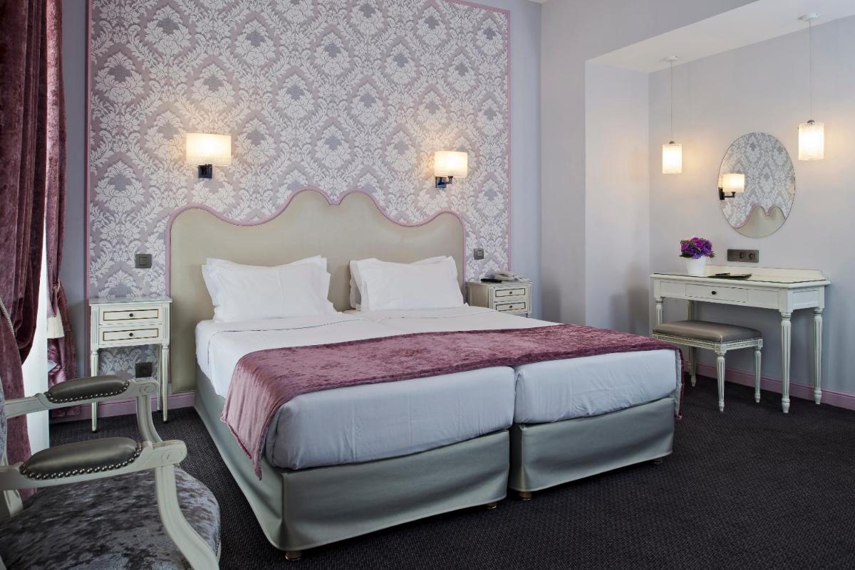 Un ou plusieurs lits dans un hébergement de l'établissement Hôtel Saint-Pétersbourg Opéra & Spa
