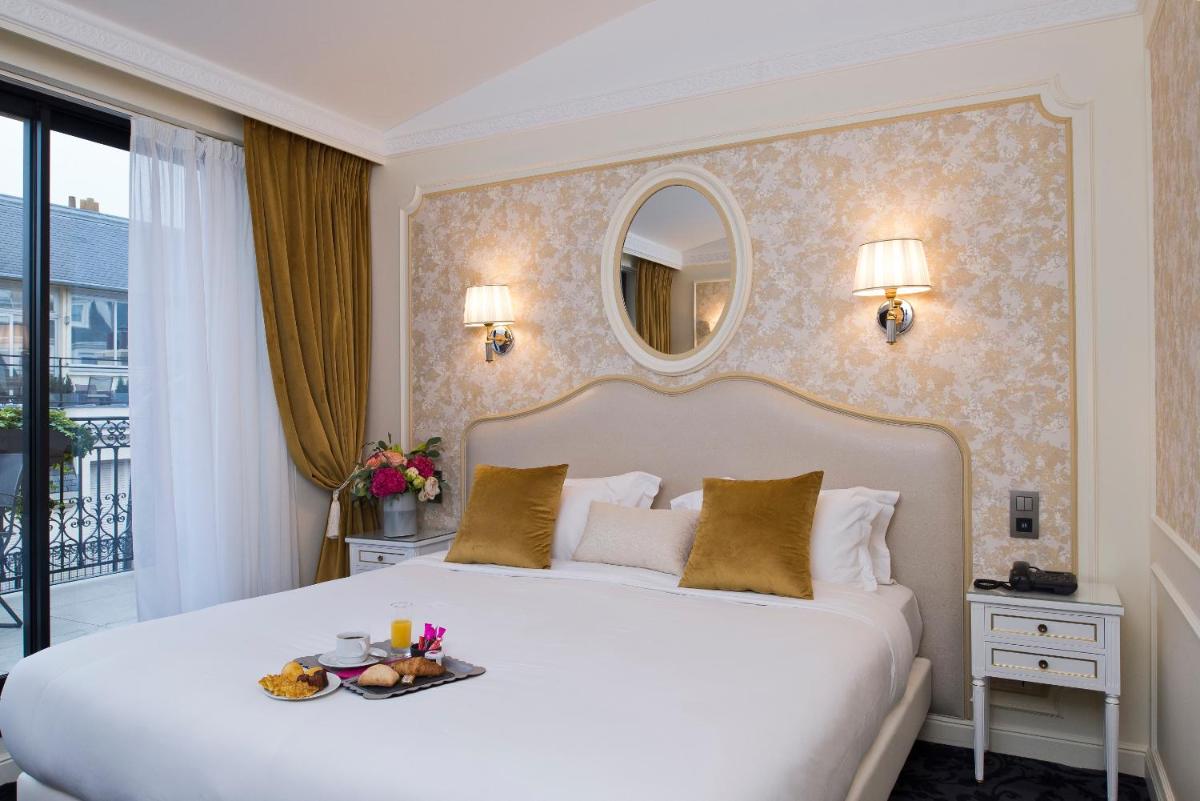 Un ou plusieurs lits dans un hébergement de l'établissement Hôtel Saint-Pétersbourg Opéra & Spa