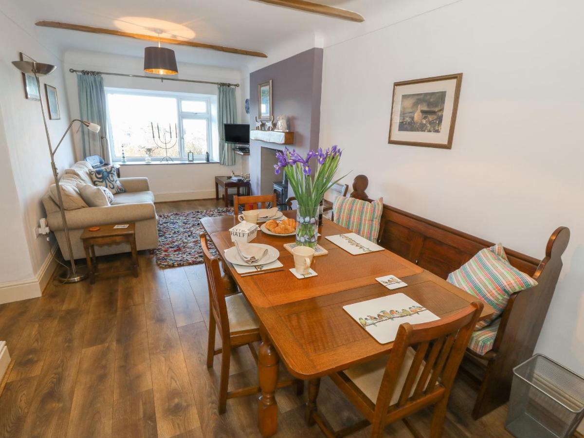 Old School House - Housity