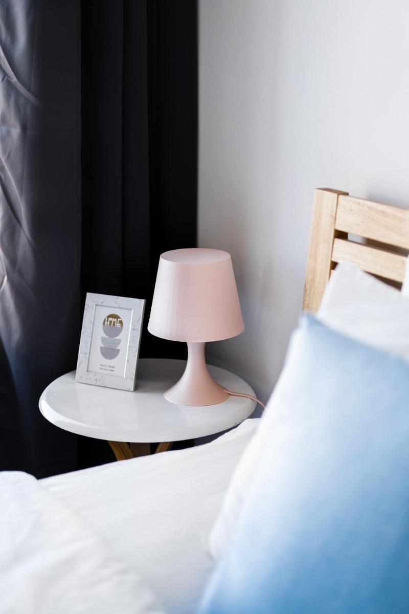 De Pastel Studio - SeaView at 218 Tropicana NEAR Komtar Food Heaven with Netflix & TV Box - Housity