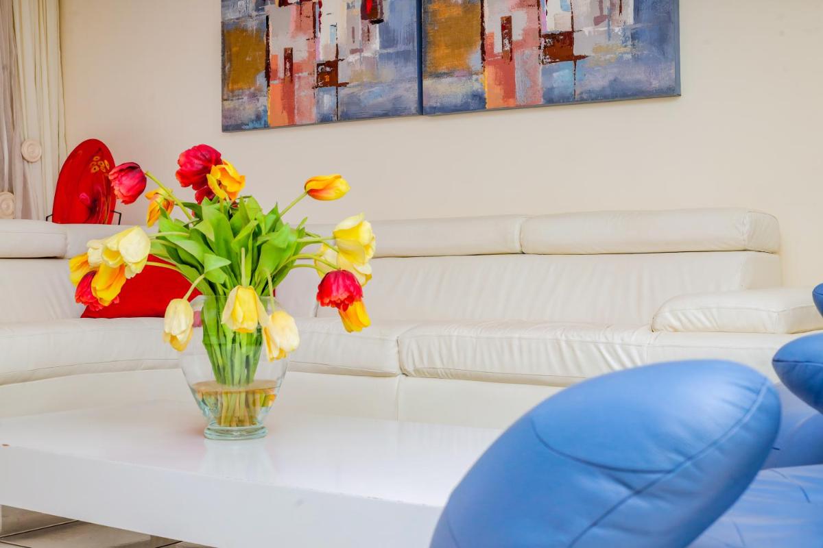 Hakgosi Self Catering Apartments - Housity