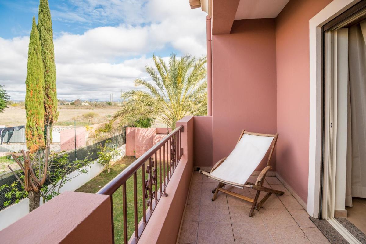 Fabulous Linked Villa in Armacao de Pera, Algarve - Housity