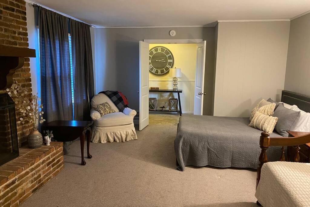 The Crimson - Game Day Rental - Housity